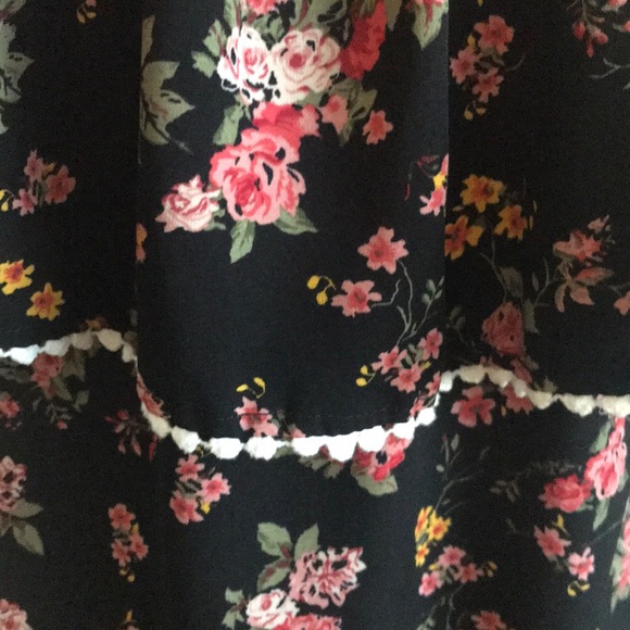 Black Floral No Boundaries Blouse - Picture 6 of 9